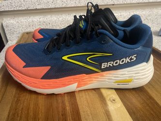 Brooke Sky Volt 4     Size 10..1/2
