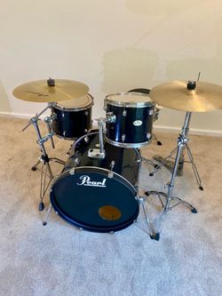 In Upland 91784. Complete drum set 22 10 12 14 13” quiet cymbals stands hihat throne bass pedal $280 cash 2401 n Euclid ave Upland 91784