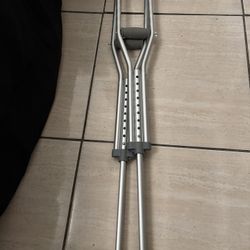 Underarm Crutches 
