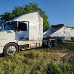 Caliche, Dirt , Gravel, Sand , Top Soil 20-22yards