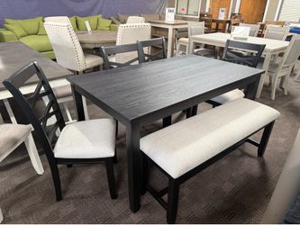 Black solid table set