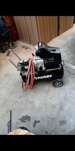 Husky 150 psi 8 gallon electric air compressor with air hose like New