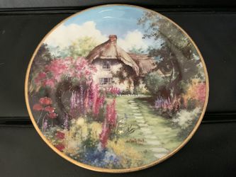 UPPER CHUTE BY MARTY BELL EXCELLENT CONDITION NO COA OR BOX MADE WITH ENGLISH BONE CHINA