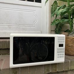 Microwave Like New 