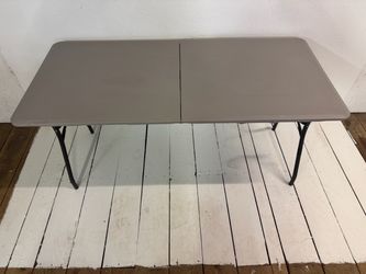 Lifetime 5 foot folding table. Like new