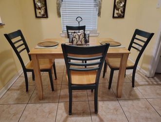 Dining room table 5pc set with 4 bar stools