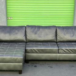 SECTIONAL COUCH / MICROFIBER LEATHER/ DARK GREY/ IN GREAT CONDITION/ DELIVERY NEGOTIABLE