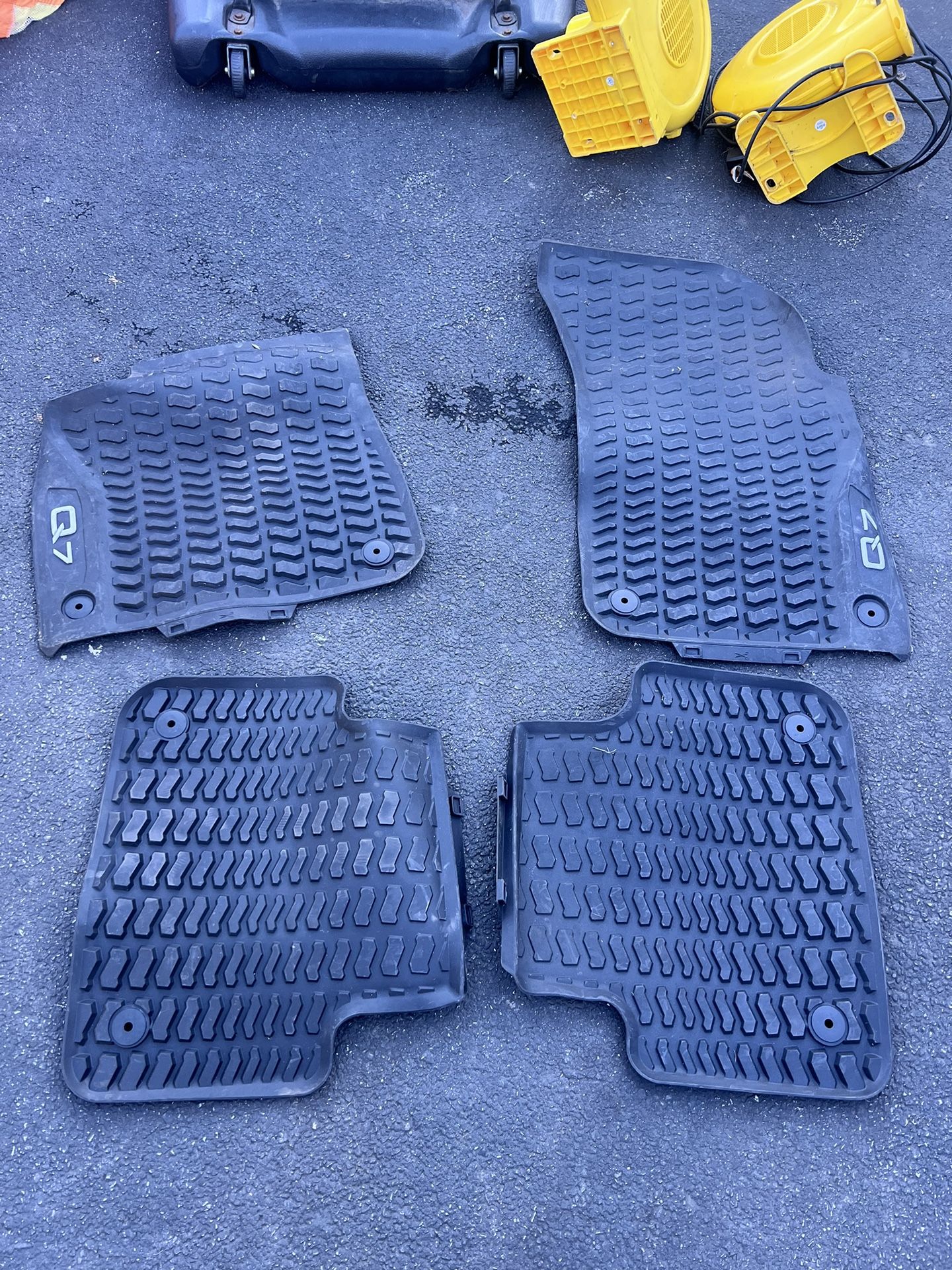 Audi Q7 All Weather Mats 2017 And Up for Sale in Devon, PA OfferUp