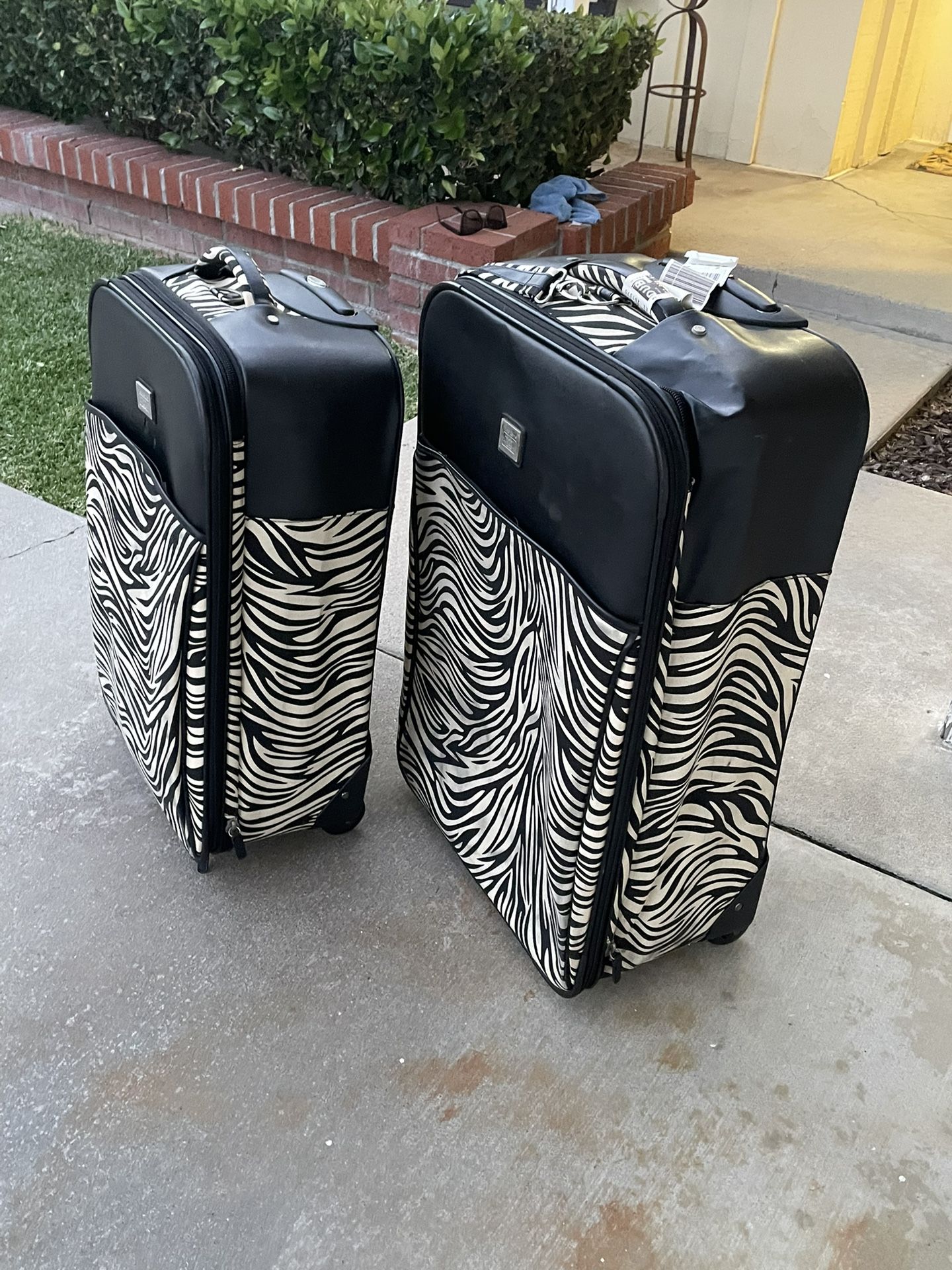 Liz Claiborne 2 Piece Luggage/ Suitcase