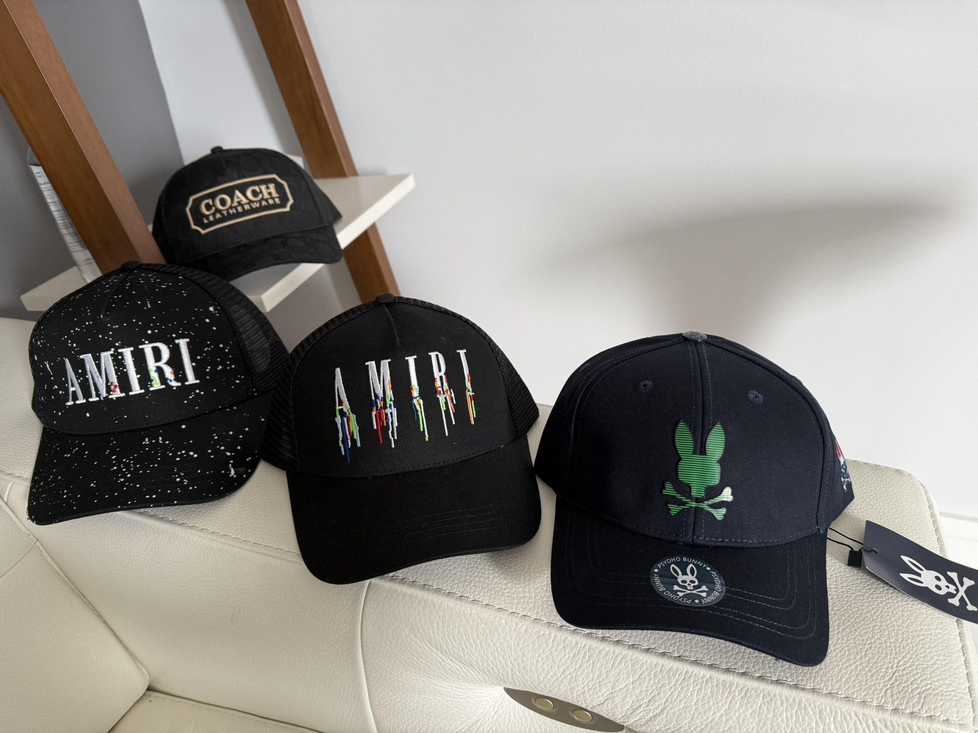 Caps