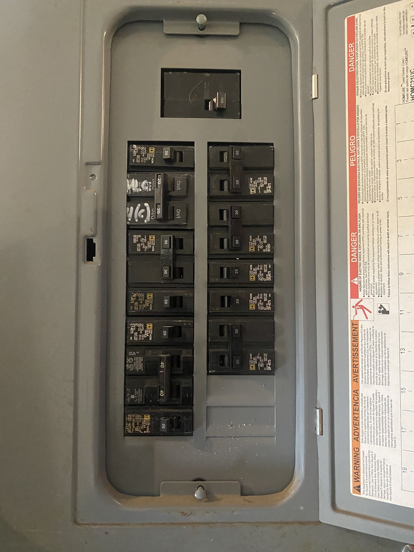 Square D 100 Amp Panel With Breakers
