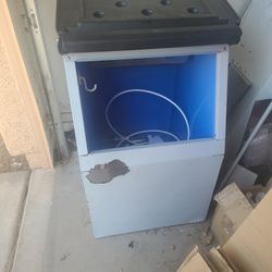 Brand New Ice Container Bottom
