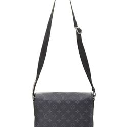 LV messenger Bag District (messages Only)