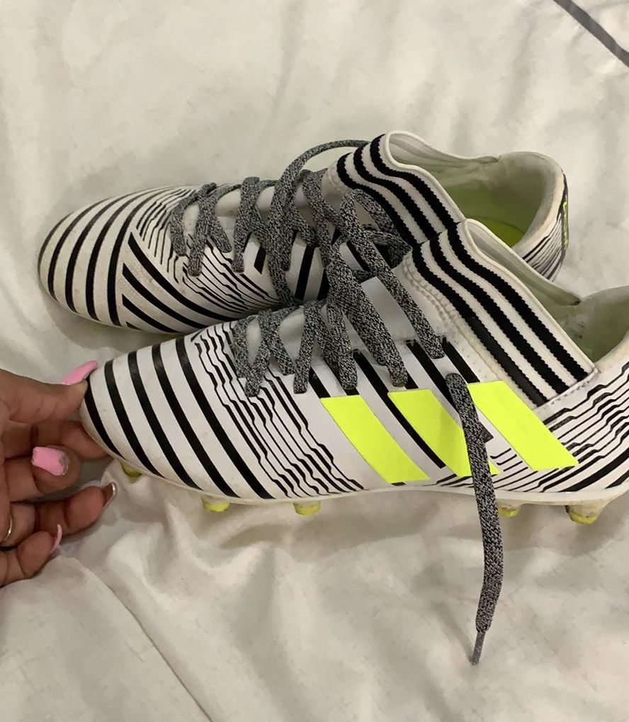 Boys adidas cleats size 4