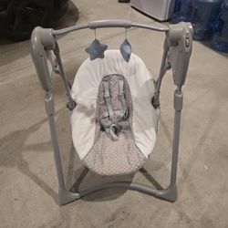 Graco Slim Spaces Compact Baby Swing