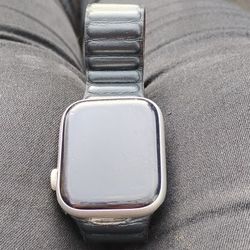 Series 8 Apple Watch 45 mm LTE Model 