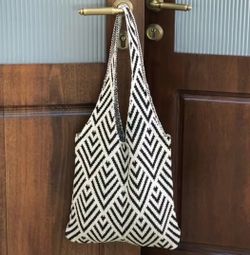 NEW large capacity woven shoulder bag