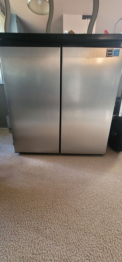 MINI FRIDGE RCA SIDE BY SIDE 5.5Cu Ft
