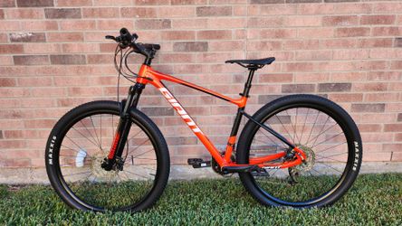 Giant Fathom 29- Mountain Bike - Disc Brakes - Dropper Seat