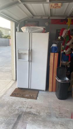 GE Fridgerator Double doors.  Ice machine hook up