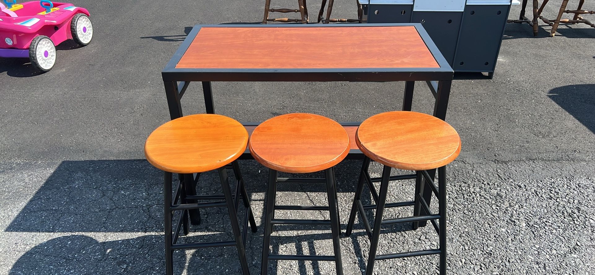 Strongwood And Metal High Chair With Three Stools