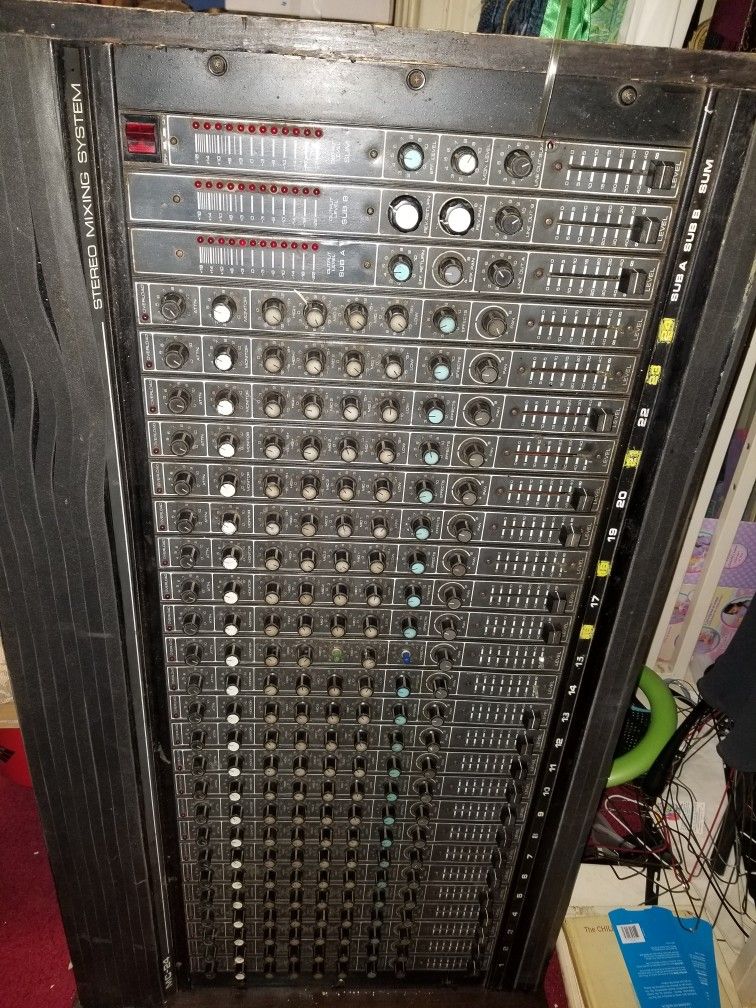 Peavey Mc-24 Stereo mixing System