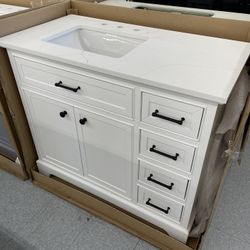 Bathroom vanity cabinet 42” full Oak Quartz top with sink