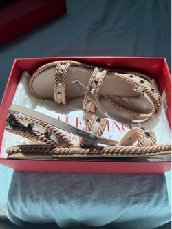 Valentino Garavani Rockstuds Leather Gladiator Ankle Strap Buckle Sandal Size39 Used once for celebrity event.