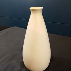 Vintage Handmade Roseville USA White Ivory Glazed Bud Tabletop Vase