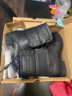Move out sale- women’s boots size 7.5