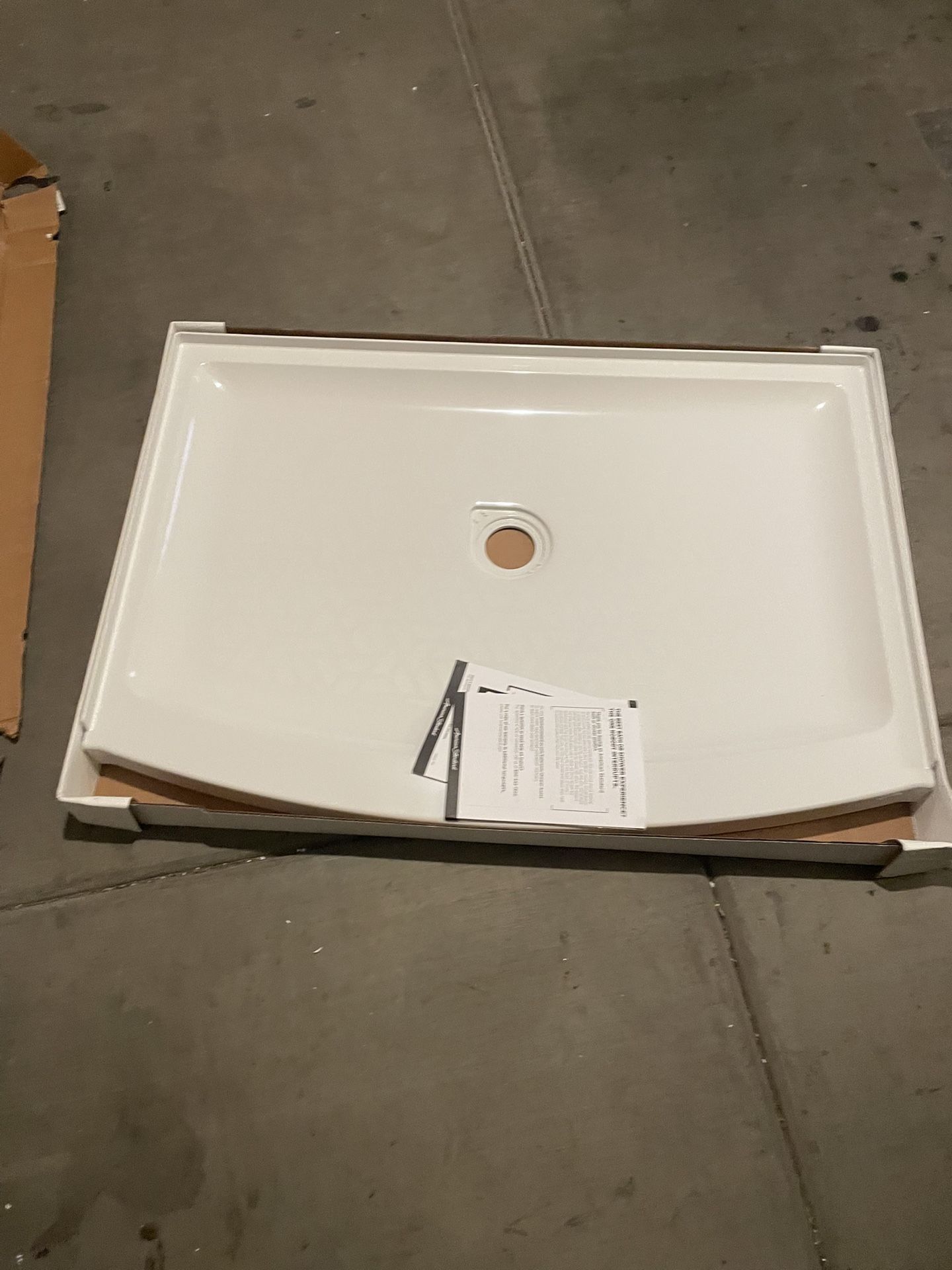 American Standard Ovation Curve 48 in. L x 30 in. W Alcove Shower Pan Base with Center Drain in Arctic White 