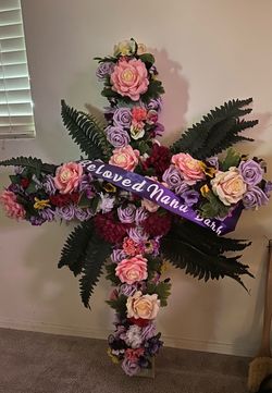 Flower arrangement cross