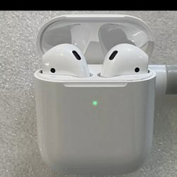 Apple AirPods (2nd Gen) with Charging Case - Great Condition