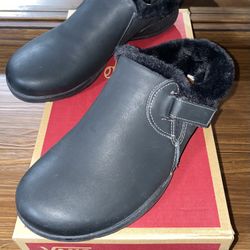 Clarks Knit Skool Faux Fur Lined Black Clogs Women’s Size 8 Comfort Mules!