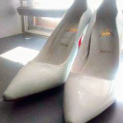 very gently pre-owned LOUBOUTIN HOT CHICK STILETTO PUMPS sz 40/9.5