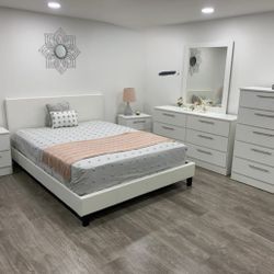 Queen Bedroom Set. Mattress FREE 🆓 