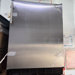 Summit Fridge New Mini