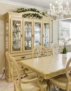 Hutch :China Cabinet Hutch