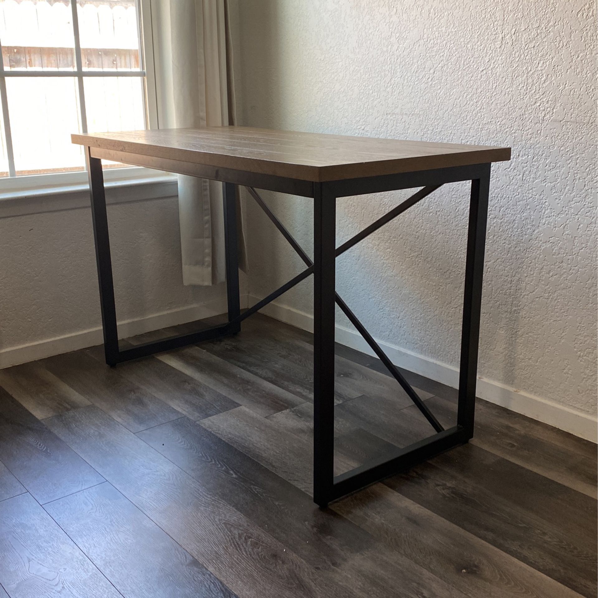 Desk With Metal Legs