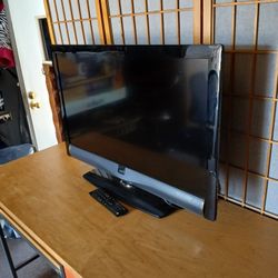 32" VIZIO FLAT-SCREEN TV EXCELLENT CONDITION! MUST GO!!