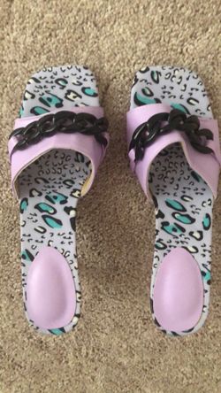 Purple heel shoe