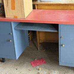 🎨 Retro Desk / Work Table with Storage