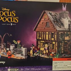 LEGO Ideas Disney Hocus Pocus: The Sanderson Sisters' Cottage