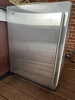 Sub zero minus fridge undercounter