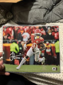 Tyreek Hill Autographed 8x10