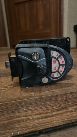 V4 keyless entry handle for RV