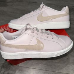 Women’s Nike Court Royale 