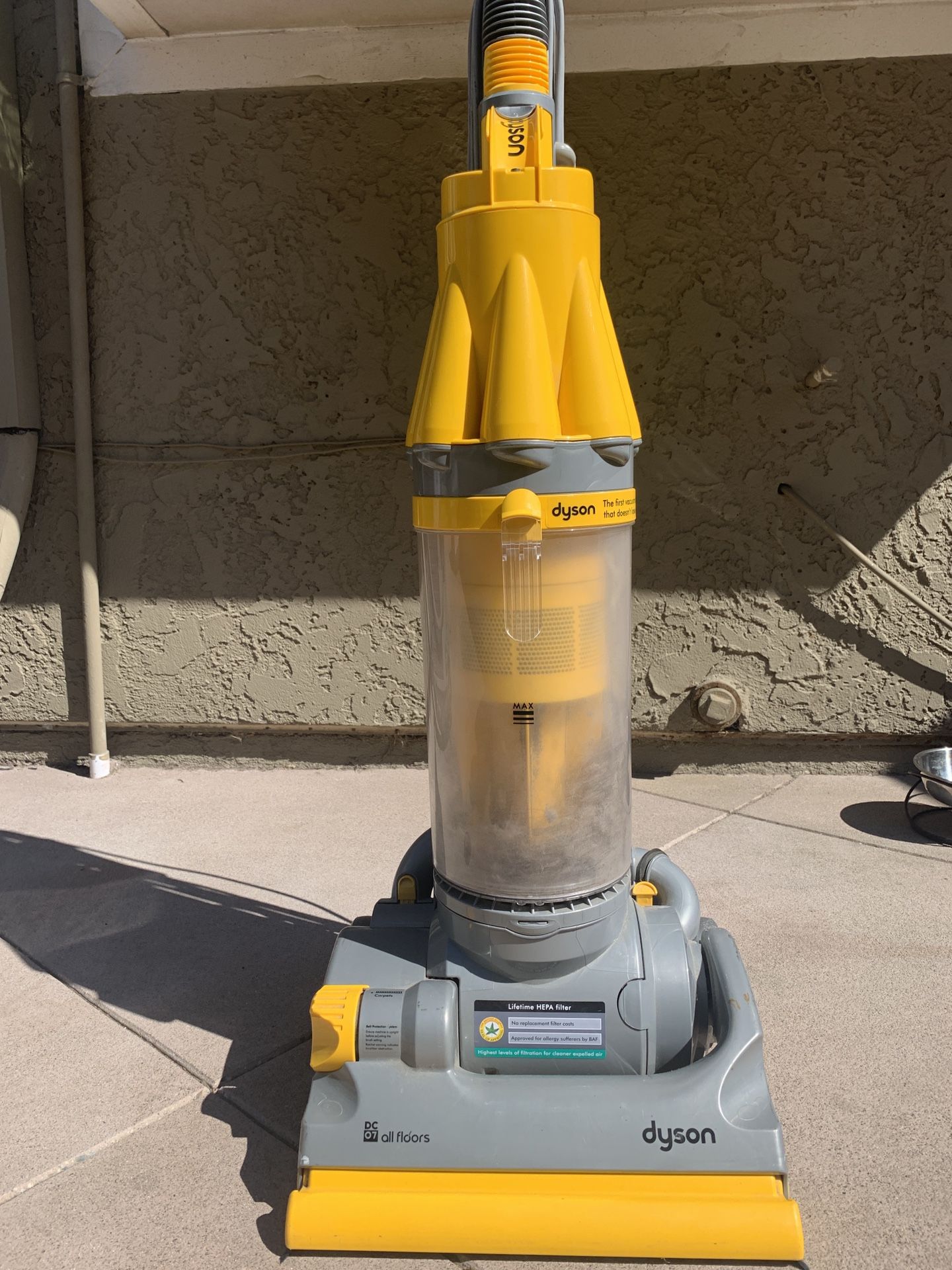 Dyson vacuum (needs small repair)