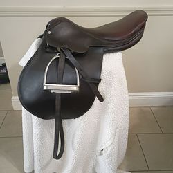 17" Stalker English Saddle Package – 4.5" Gullet w/ Leathers & Vintage Madco Irons