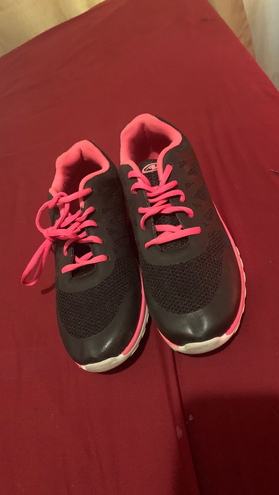 Women’s shoes size 6